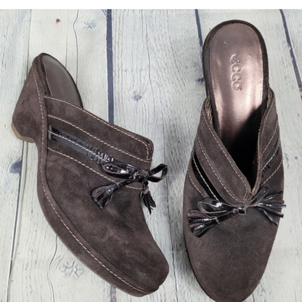 ECCO womens size 9 (42) brown suede mules